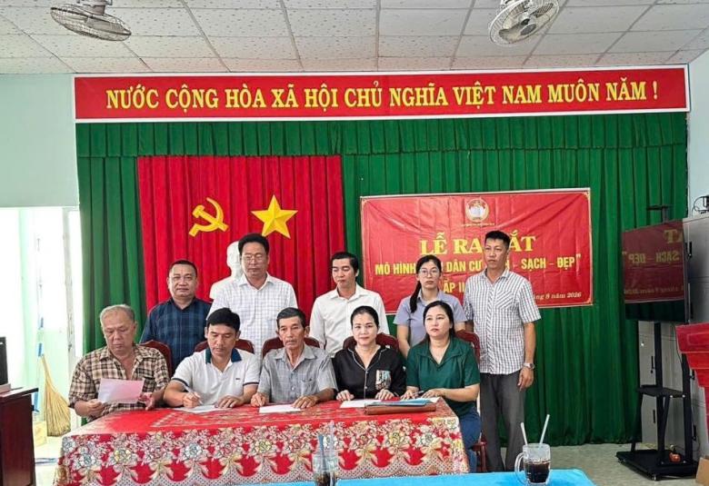Nhằm phát huy vai trò của Mặt trận Tổ quốc trong vận động Nhân dân chung tay xây dựng môi trường sống xanh, sạch, đẹp, văn minh, sáng ngày 21/8/2026, Ban Thường trực Ủy ban Mặt trận Tổ quốc Việt Nam đặc khu Kiên Hải tổ chức ra mắt mô hình điểm “Khu dân cư xanh - sạch - đẹp” tại ấp II, đặc khu Kiên Hải.
