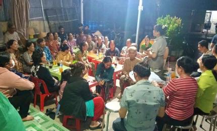 Quang cảnh buổi tư vấn, giới thiệu việc làm cho hội viên phụ nữ và người lao động